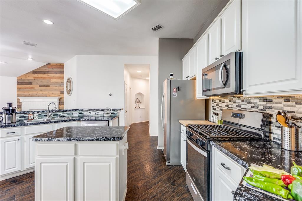 11146 Clearstream Lane Frisco, TX 75035 - Photo 10 of 28 a kitchen with stainless steel appliances granite countertop a stove and a sink
