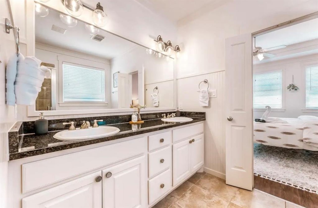 5303 Nett Street, Unit A Houston, TX 77007 - Photo 13 of 23 a bathroom with a sink and a mirror