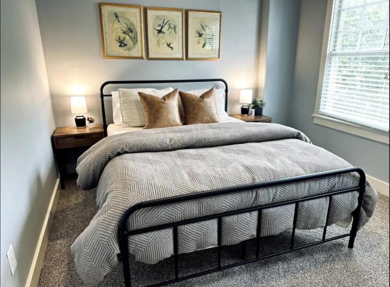 5303 Nett Street, Unit A Houston, TX 77007 - Photo 15 of 23 a bedroom with a bed and painting on the wall