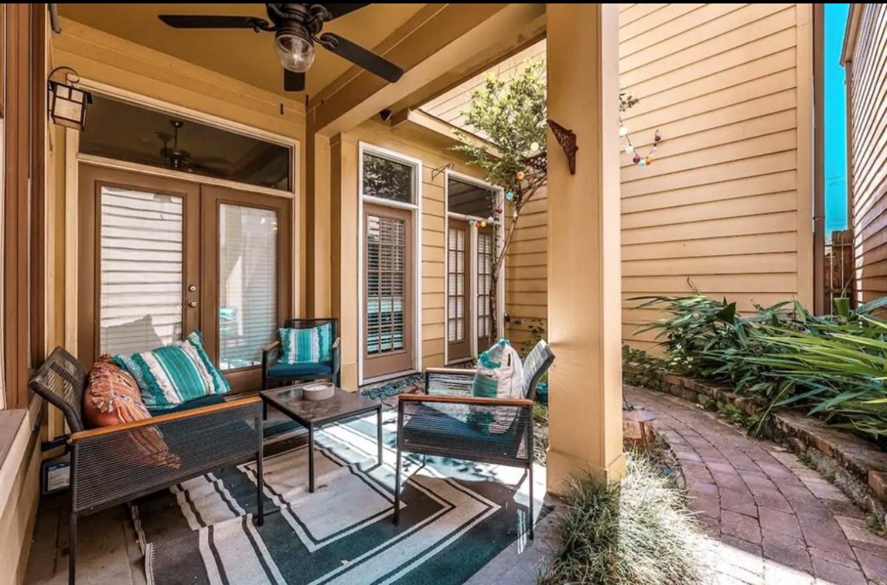 5303 Nett Street, Unit A Houston, TX 77007 - Photo 19 of 23 a outdoor space with furniture
