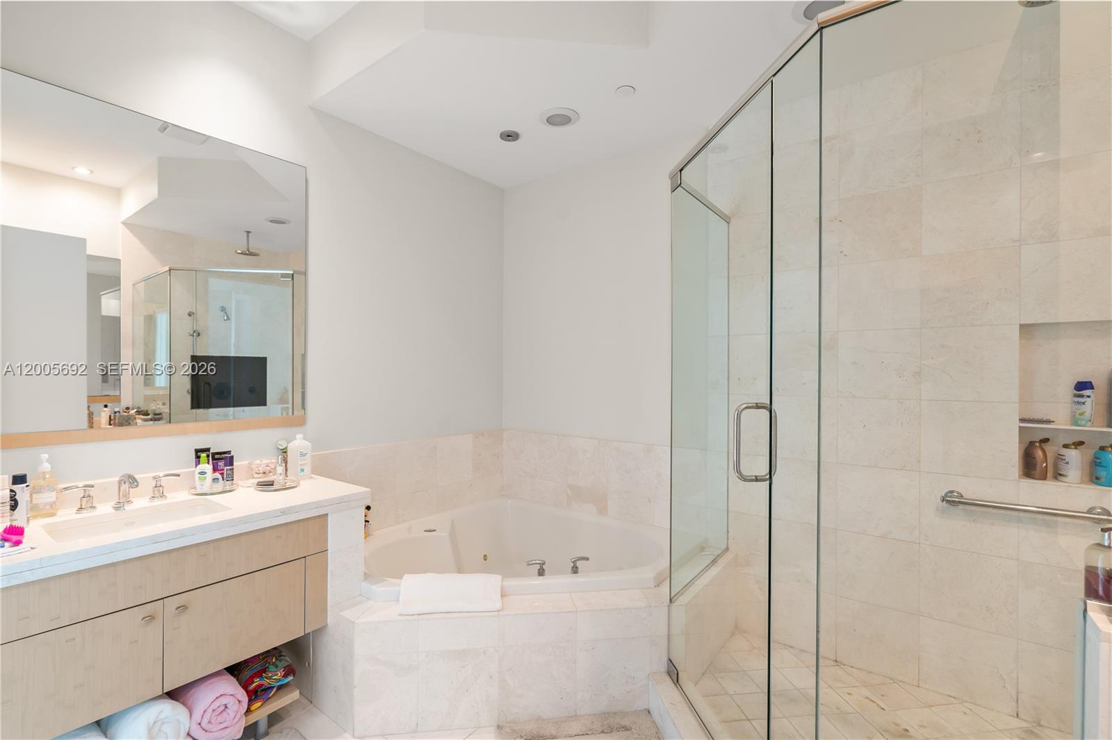 900 Brickell Key Boulevard, Unit 3002 Miami, FL 33131 - Photo 28 of 47