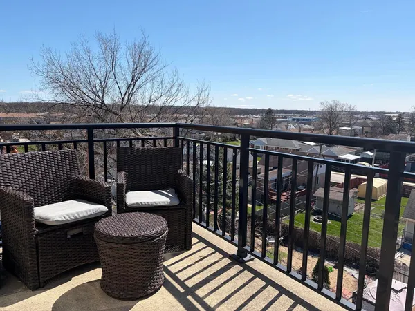 $259,900 | 9355 Irving Park Road, Unit 402, Schiller Park, IL 60176