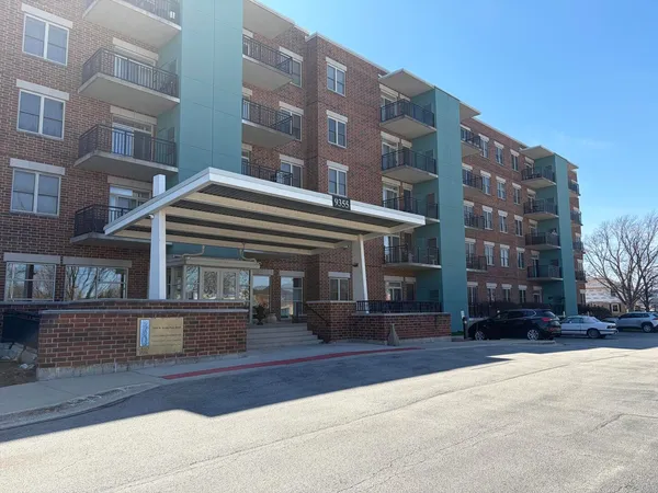 $259,900 | 9355 Irving Park Road, Unit 402, Schiller Park, IL 60176