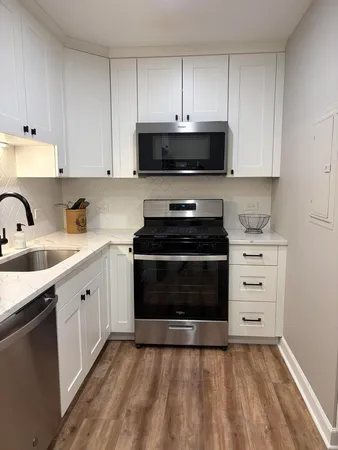 $259,900 | 9355 Irving Park Road, Unit 402, Schiller Park, IL 60176