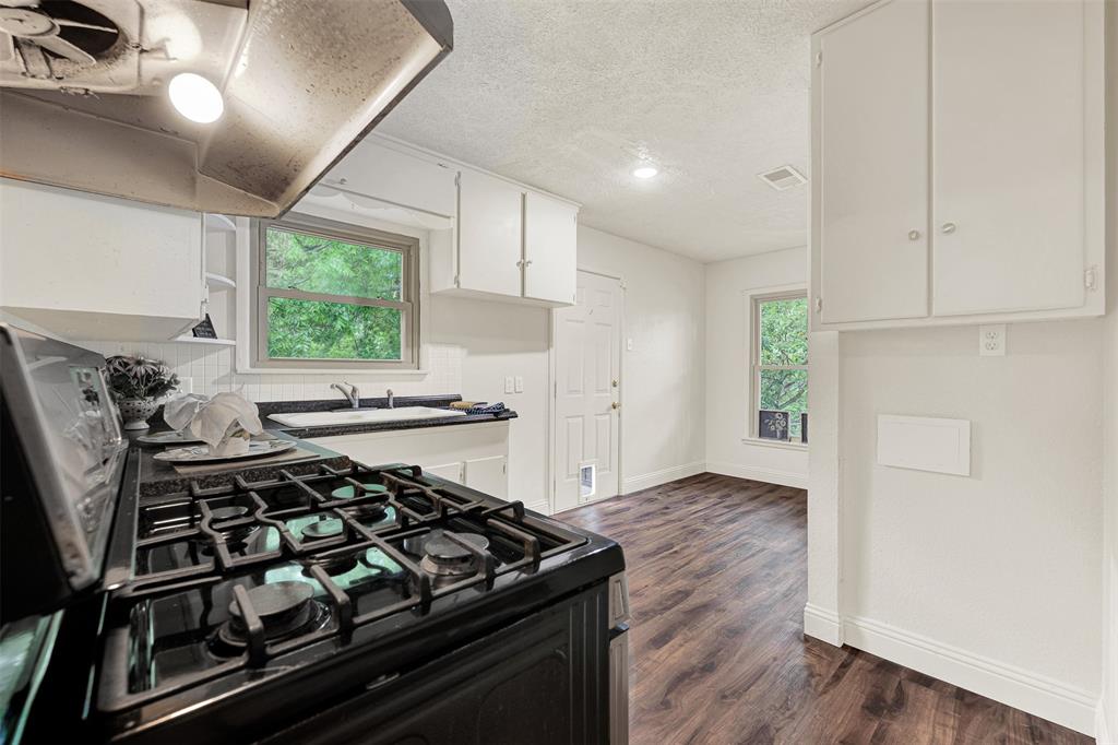 2418 Centerville Road Dallas, TX 75228 - Photo 10 of 22 LG brand gas upscale gas range