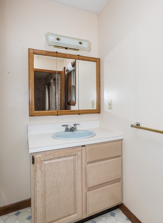 227 Parker Street Springfield, MA 01151 - Photo 20 of 29 Gallery Image 20