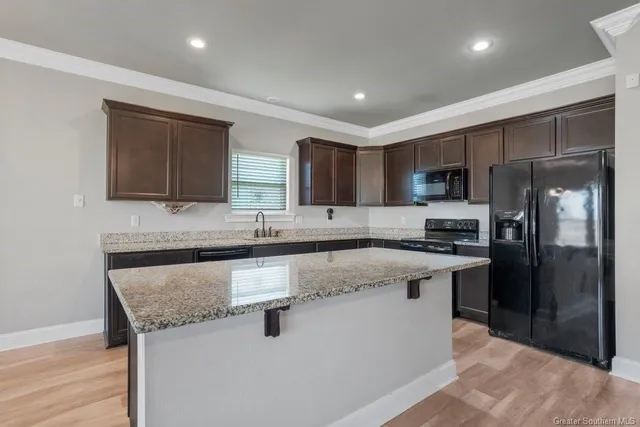 $1,950 | 1777 Browning Rd Lake, Lake Charles, LA 70611