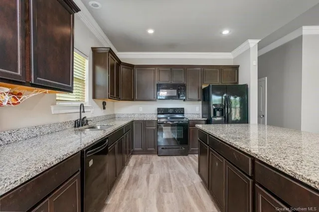 $1,950 | 1777 Browning Rd Lake, Lake Charles, LA 70611