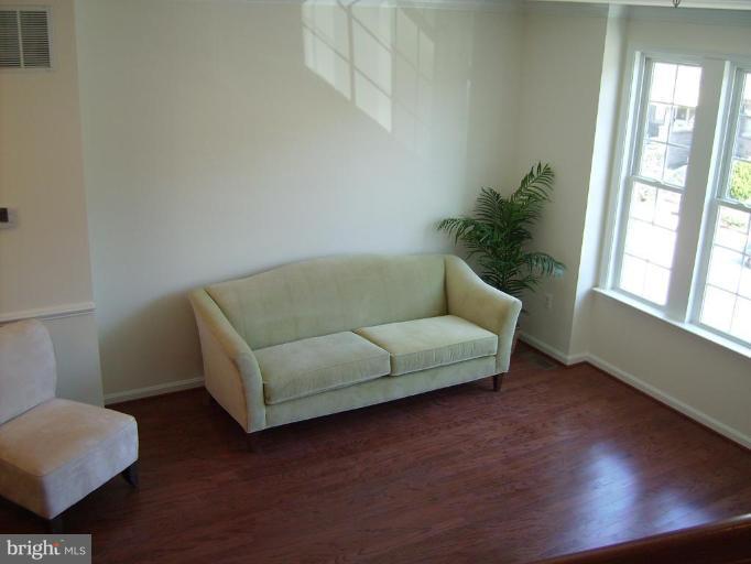 1310 Decatur Street Baltimore, MD 21230 - Photo 3 of 20 Living Room