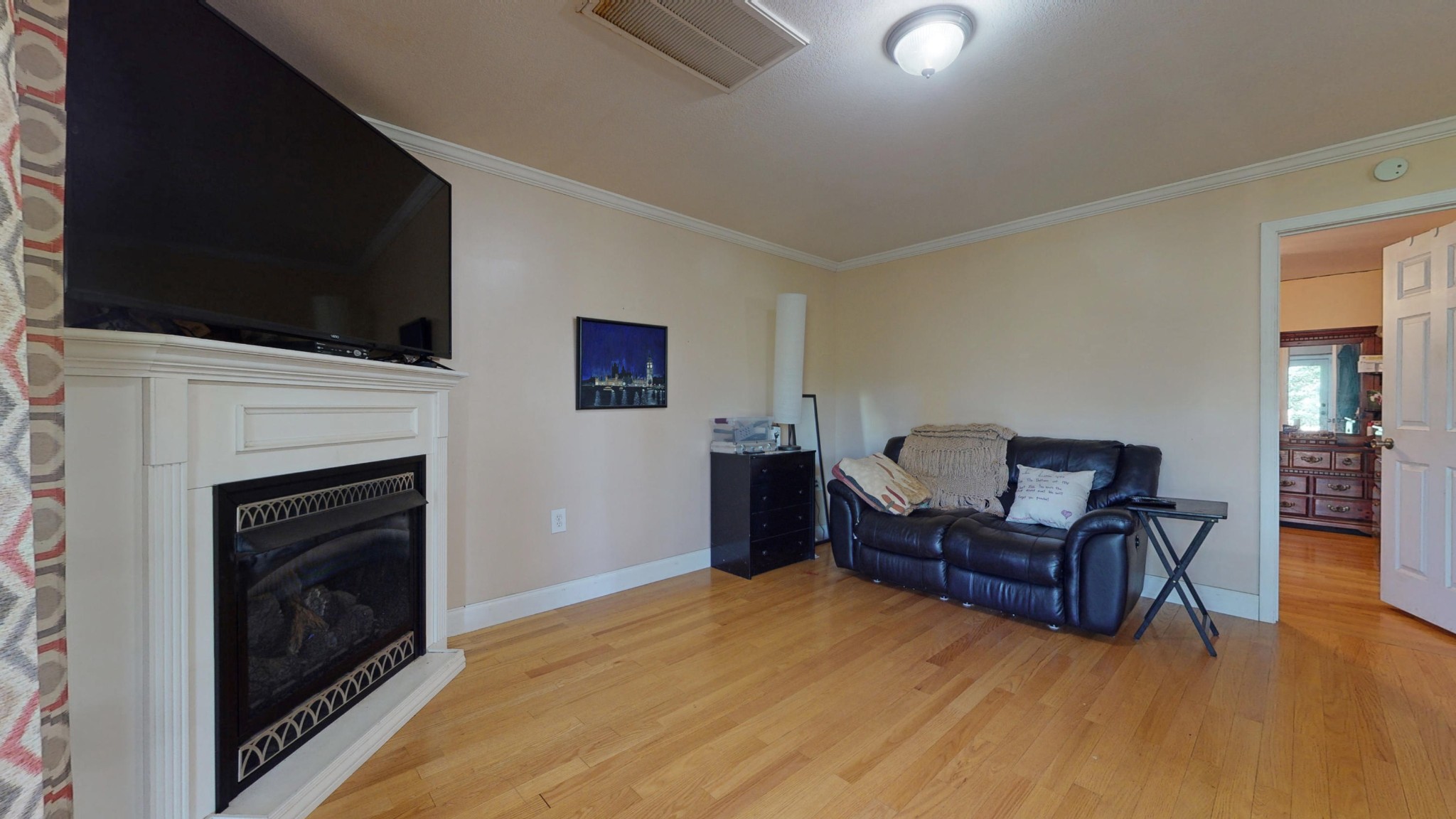 2031 Sulphur Springs Road Clinton, TN 37716 - Photo 20 of 31 a living room with furniture fireplace and flat screen tv