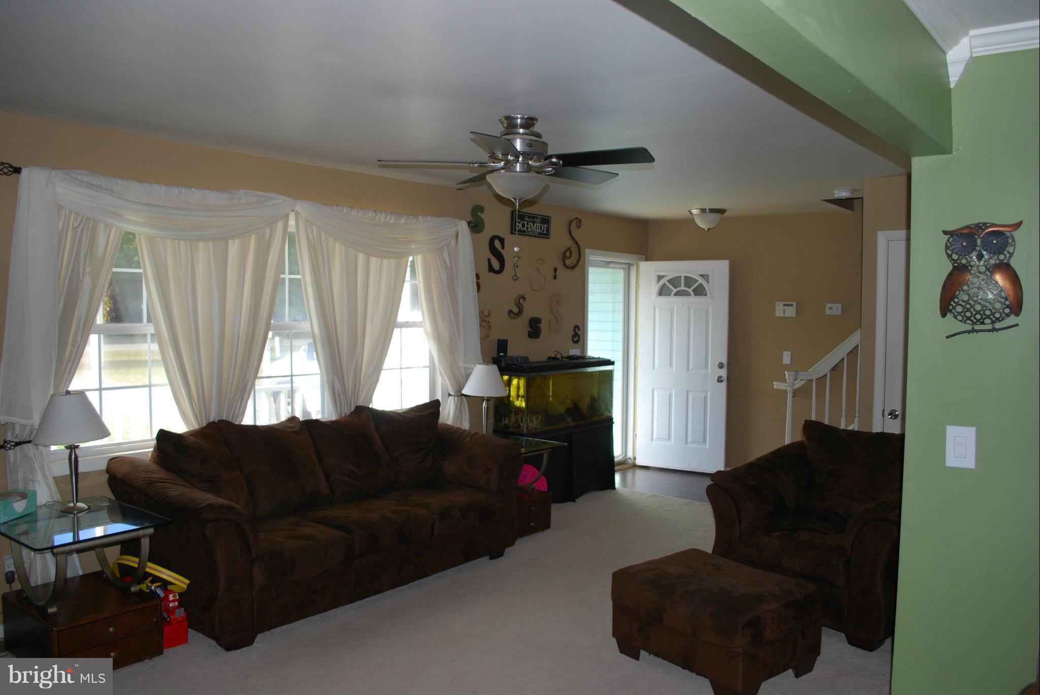 7645 Levin Dashiell Road Hebron, MD 21830 - Photo 3 of 23 Living Room