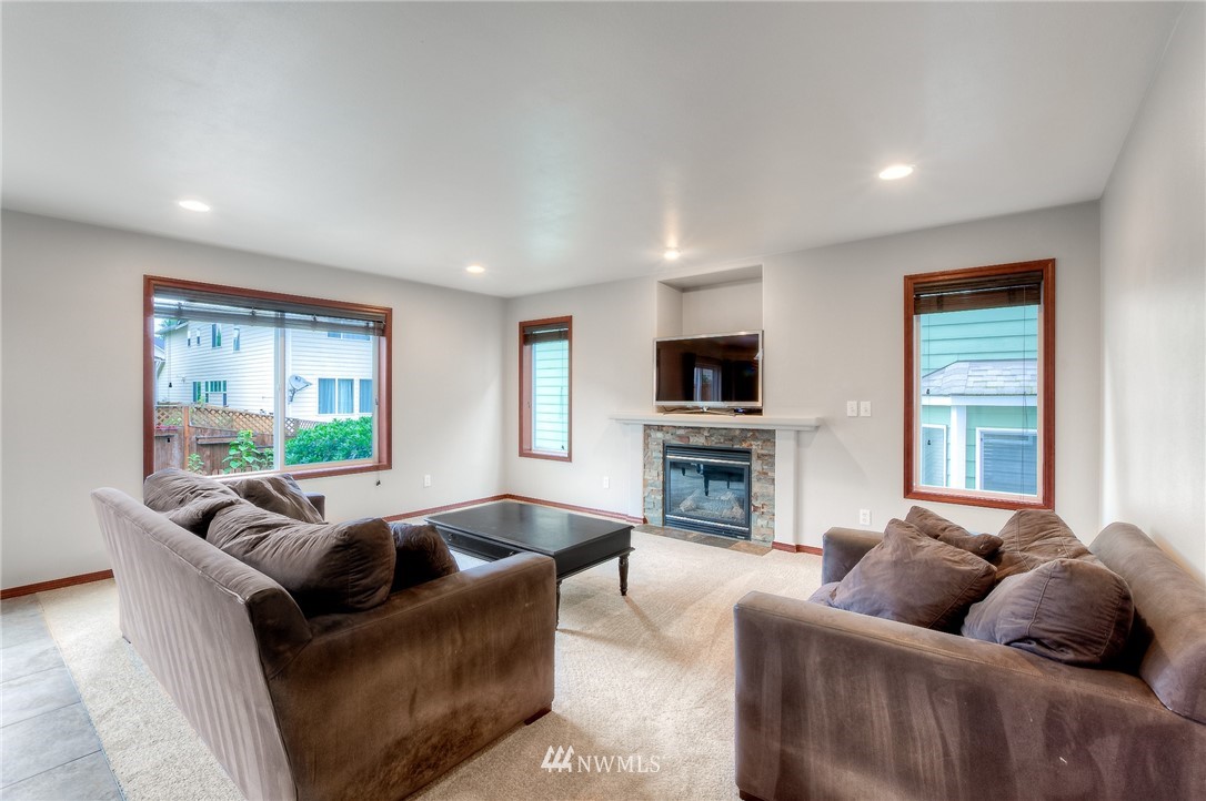 5206 Northeast 8th Street Renton, WA 98059 - Photo 11 of 24