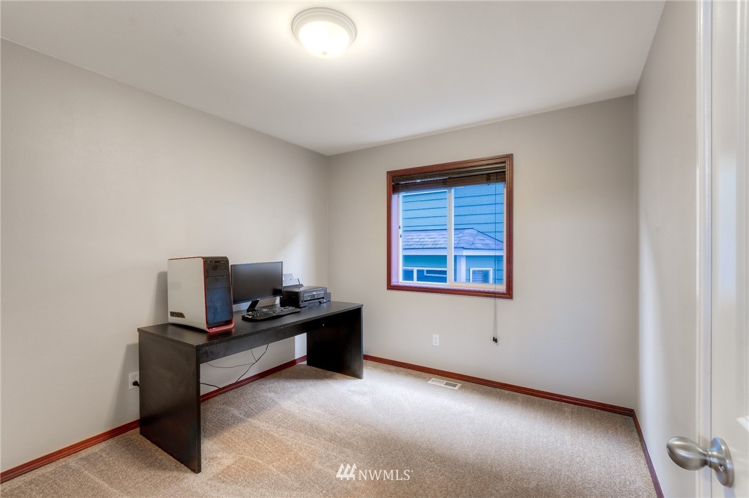 5206 Northeast 8th Street Renton, WA 98059 - Photo 12 of 24