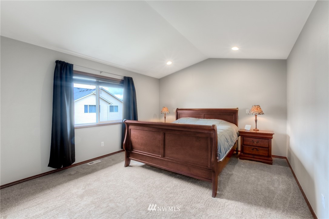 5206 Northeast 8th Street Renton, WA 98059 - Photo 15 of 24