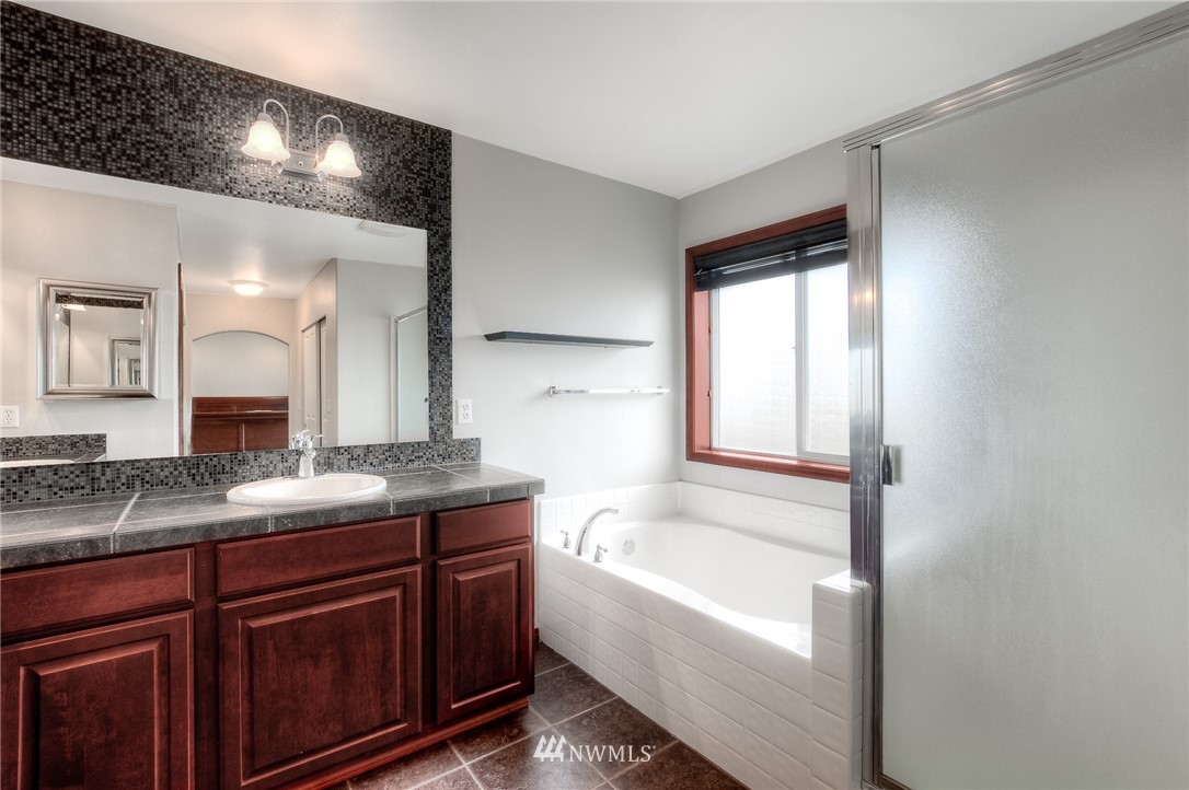 5206 Northeast 8th Street Renton, WA 98059 - Photo 17 of 24