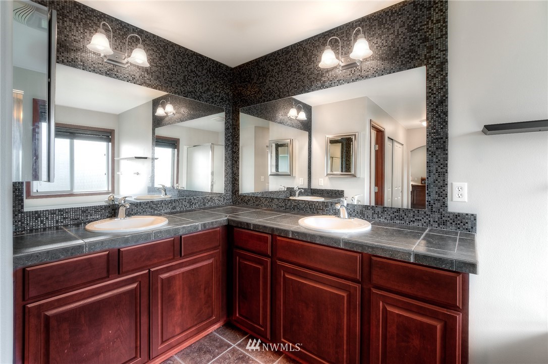 5206 Northeast 8th Street Renton, WA 98059 - Photo 18 of 24