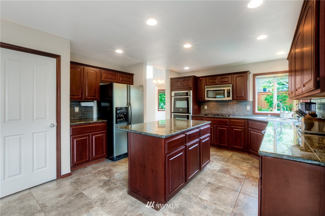 5206 Northeast 8th Street Renton, WA 98059 - Photo 8 of 24