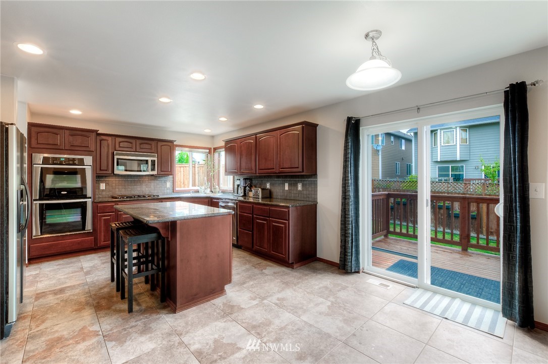 5206 Northeast 8th Street Renton, WA 98059 - Photo 9 of 24