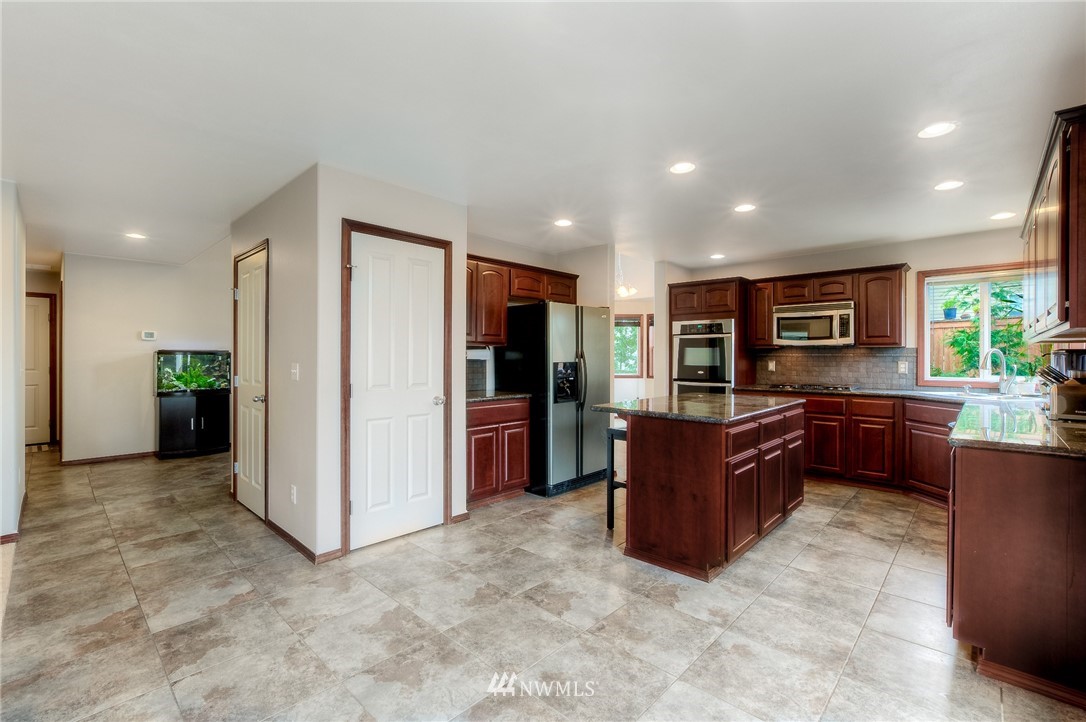 5206 Northeast 8th Street Renton, WA 98059 - Photo 10 of 24