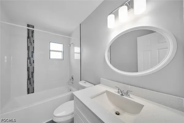 $1,300 | 15 Southeast 24th Avenue, Unit E, Cape Coral, FL 33990