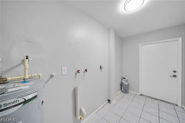 $1,300 | 15 Southeast 24th Avenue, Unit E, Cape Coral, FL 33990