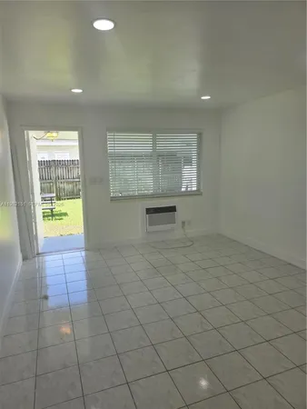 $1,500 | 411 Southeast 3rd Avenue, Unit 3, Hallandale Beach, FL 33009