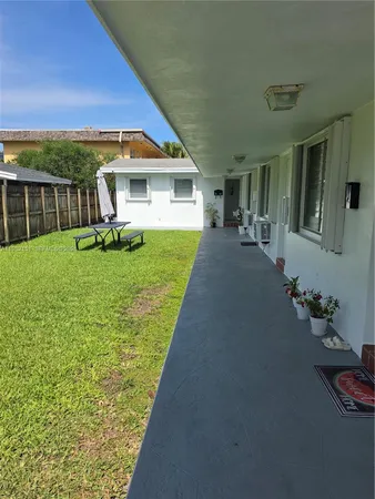 $1,500 | 411 Southeast 3rd Avenue, Unit 3, Hallandale Beach, FL 33009