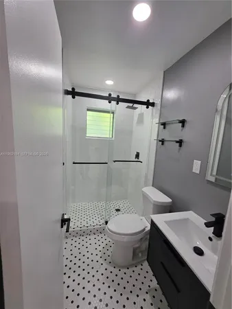 $1,500 | 411 Southeast 3rd Avenue, Unit 3, Hallandale Beach, FL 33009