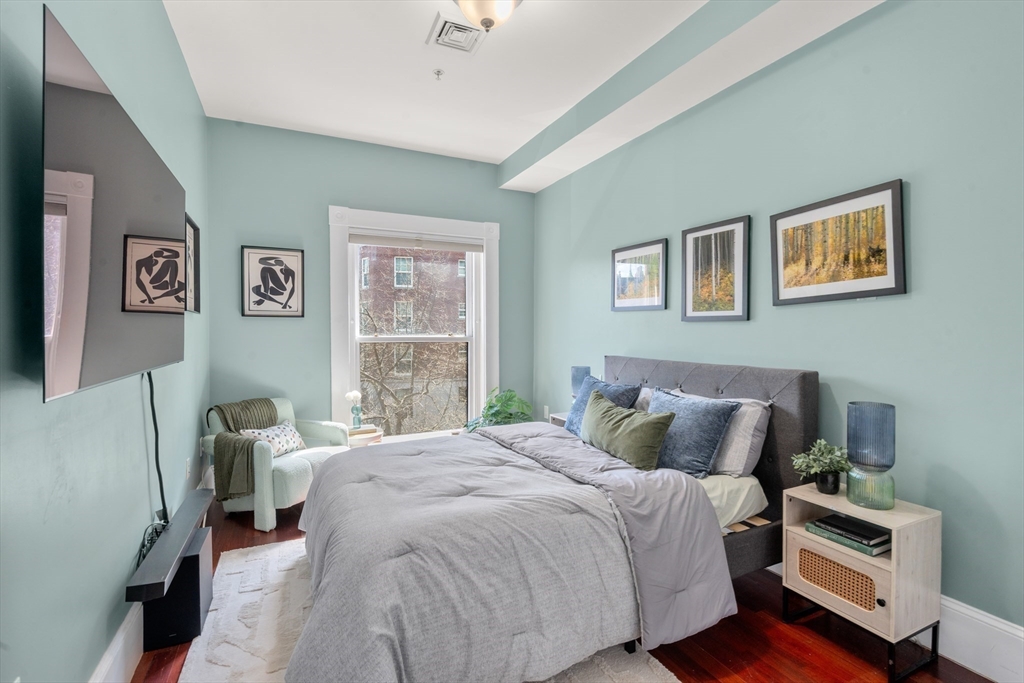 19 Bay State Road, Unit 4 Boston, MA 02215 - Photo 18 of 27