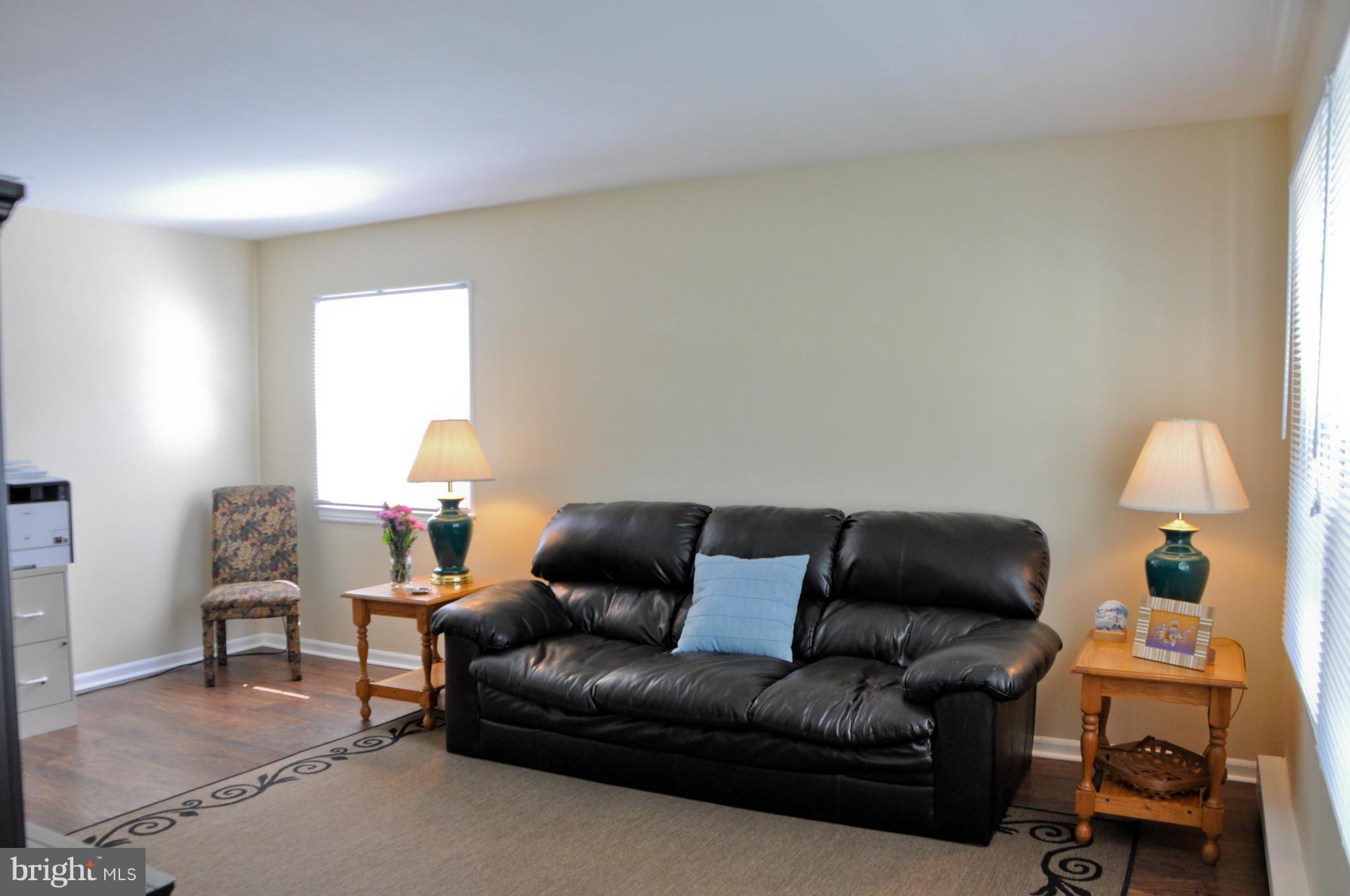 1305 Lee Road Sterling, VA 20164 - Photo 3 of 30 Living Room