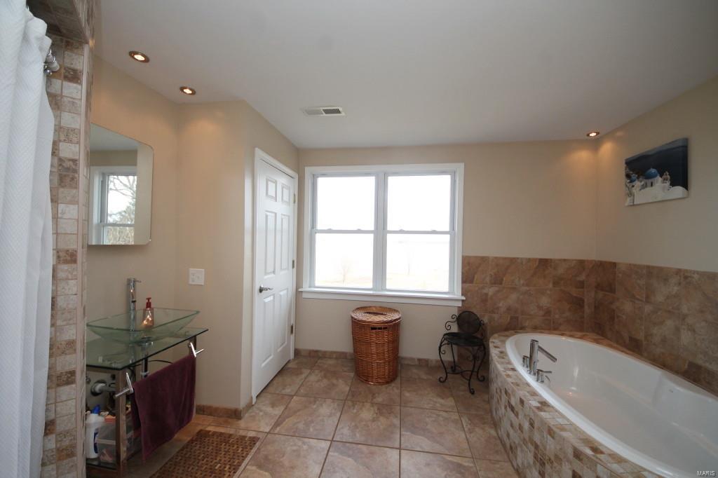 2461 Rentchler Road Belleville, IL 62221 - Photo 29 of 56