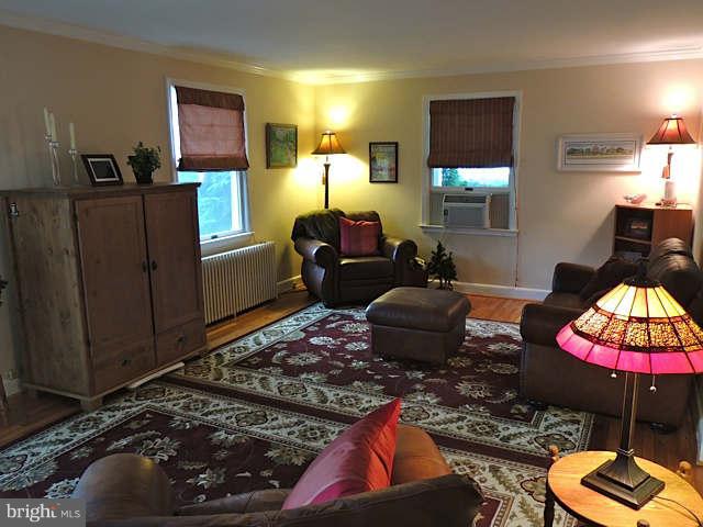 1691 Yakona Road Baltimore, MD 21286 - Photo 6 of 27 Living Room