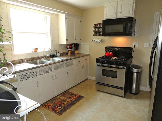 1691 Yakona Road Baltimore, MD 21286 - Photo 8 of 27 Kitchen