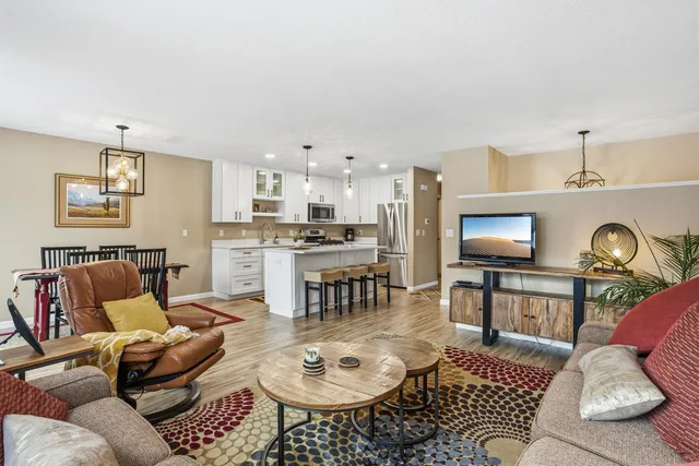 $290,000 | 1684 Covington Lane, Eagan, MN 55122