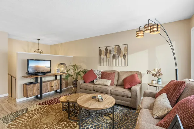 $290,000 | 1684 Covington Lane, Eagan, MN 55122