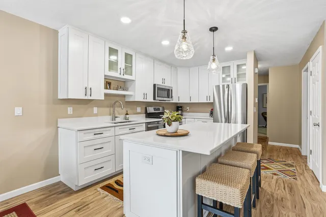 $290,000 | 1684 Covington Lane, Eagan, MN 55122