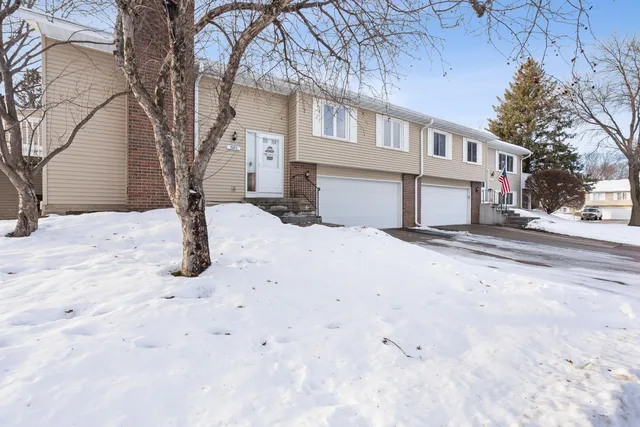 $290,000 | 1684 Covington Lane, Eagan, MN 55122