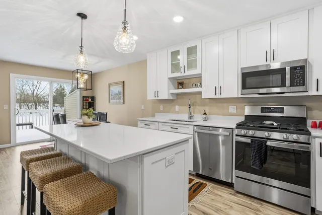 $290,000 | 1684 Covington Lane, Eagan, MN 55122