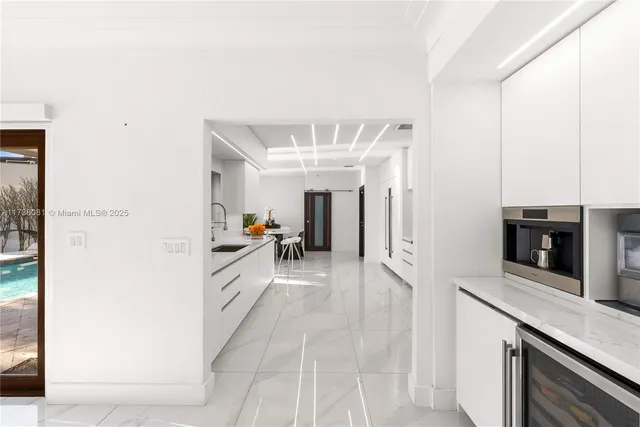 a en suite bathroom with a sink and a mirror