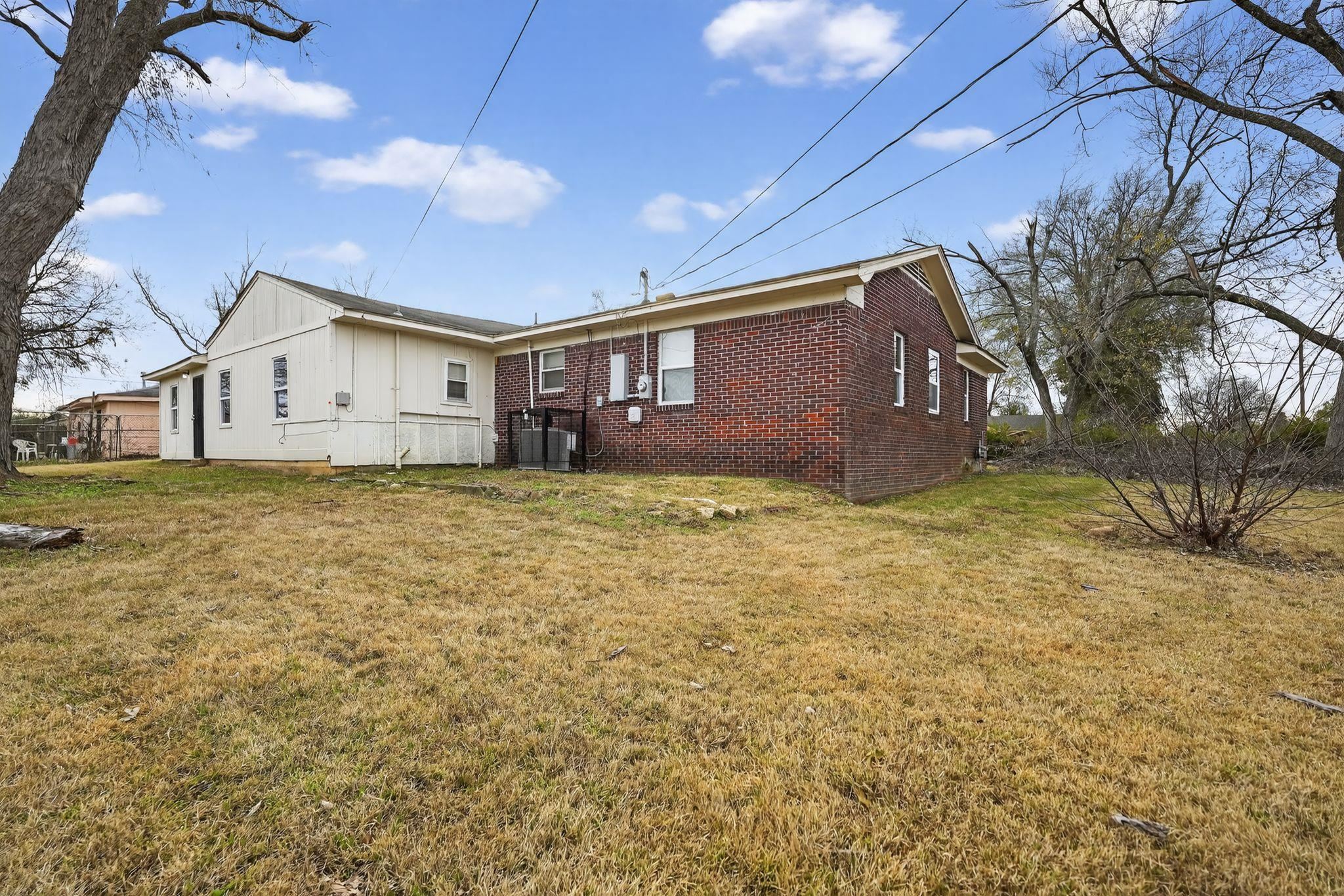 4314 Ford Road Memphis, TN 38109 - Photo 31 of 31 a house view with a garden space