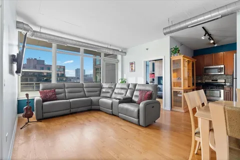 $3,500 | 909 West Washington Boulevard, Unit 804, Chicago, IL 60607