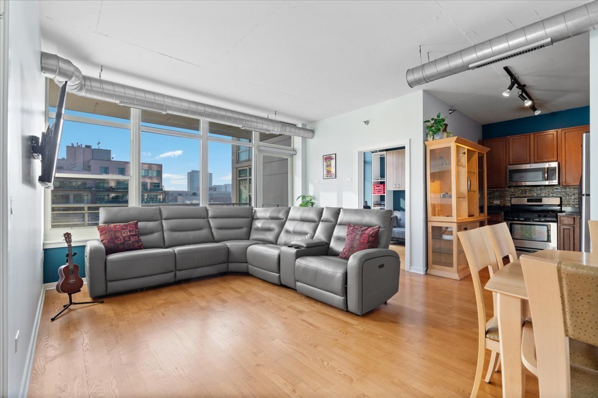 909 West Washington Boulevard, Unit 804 Chicago, IL 60607 - Photo 3 of 19