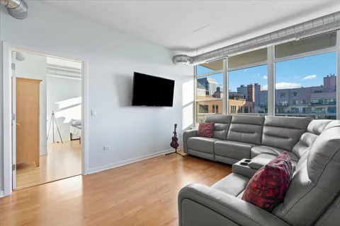 $3,500 | 909 West Washington Boulevard, Unit 804, Chicago, IL 60607