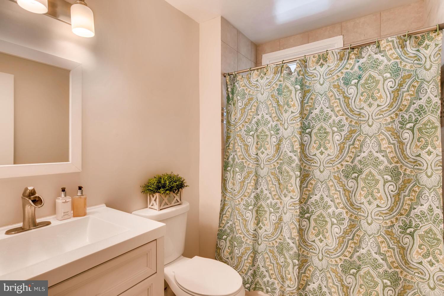21 Village Road Baltimore, MD 21208 - Photo 15 of 28 Bath (Master)