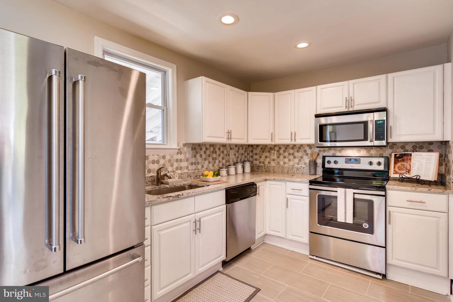 21 Village Road Baltimore, MD 21208 - Photo 4 of 28 Kitchen