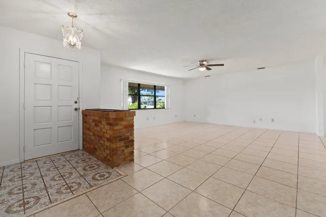 a very nice looking room with a ceiling fan and a rug