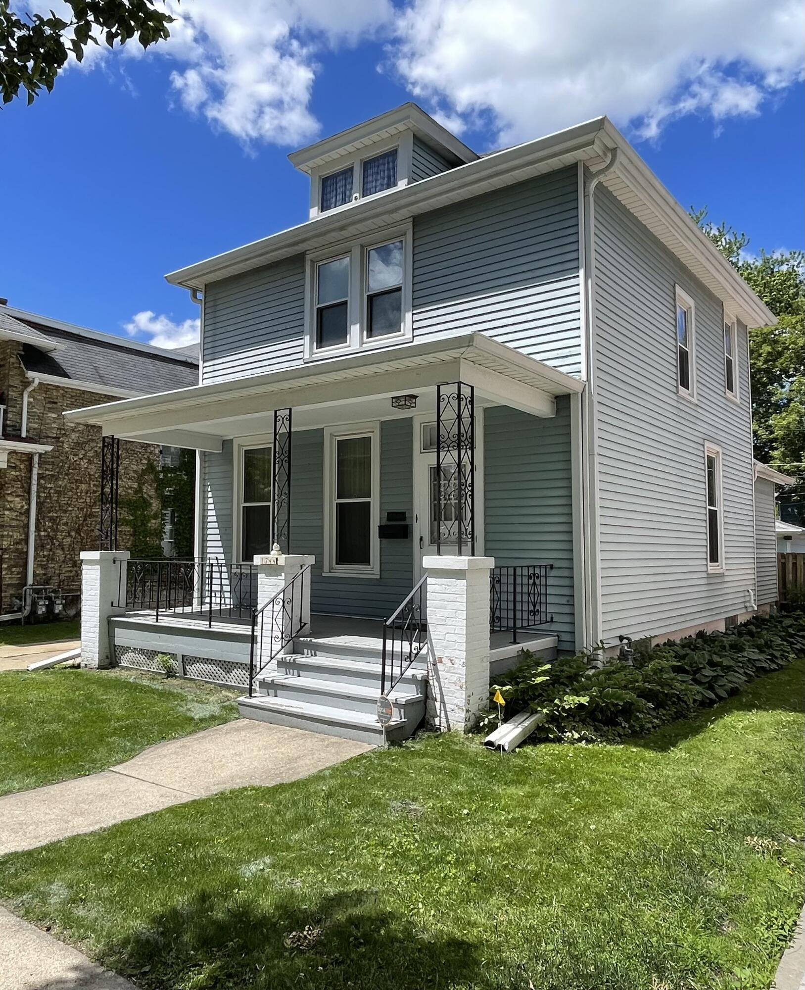1744 Park Avenue Racine, WI 53403 - Photo 2 of 10 IMG_9691