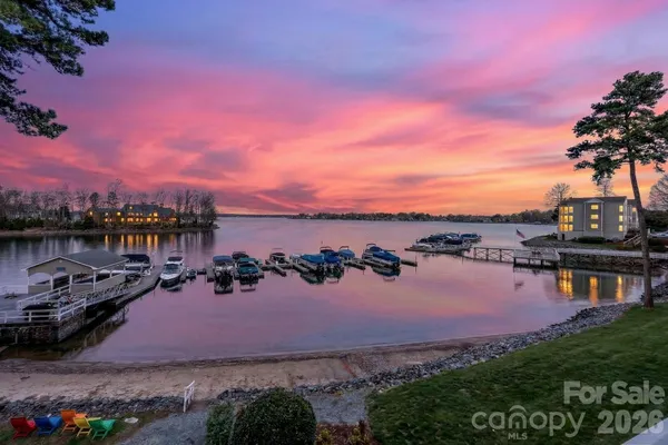 $675,000 | 20407 Harborgate Court, Unit 404, Cornelius, NC 28031