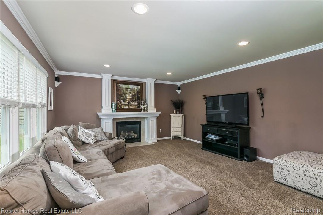 257 West Gates Street Romeo, MI 48065 - Photo 11 of 29 015-Family_Room-4280677-medium.jpg