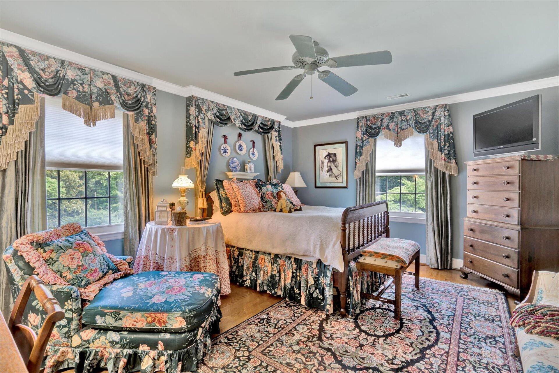 2311 Mt Vernon Road Southwest Roanoke, VA 24015 - Photo 25 of 52 Bedroom 2